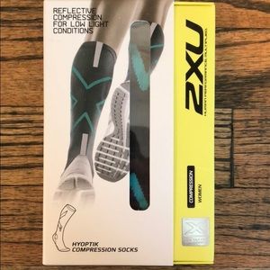 Women’s 2xu compression sock size M. Running
